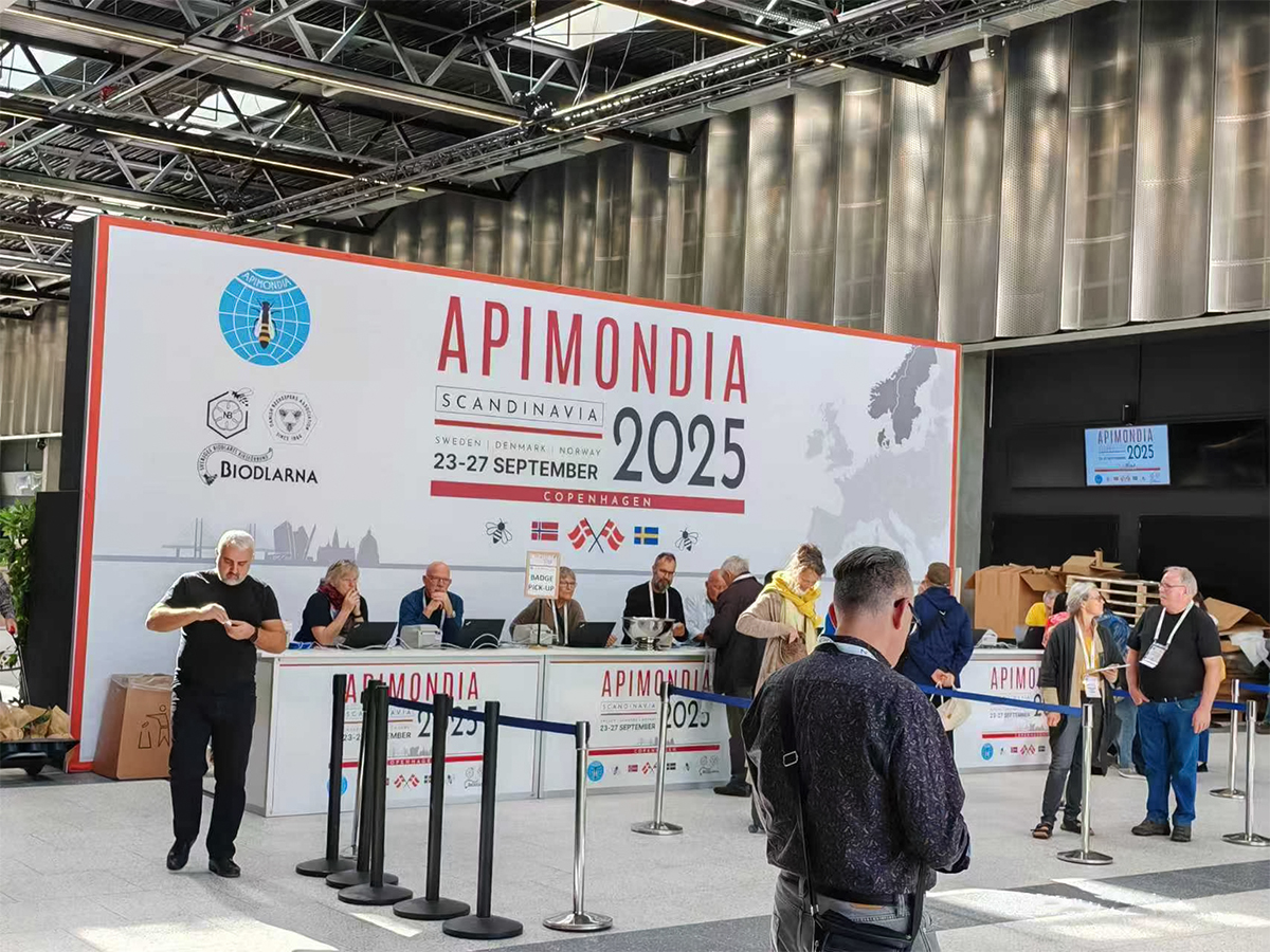 Компания APIBUZZ приняла участие в 49-м конгрессе по борьбе с Апимондией, Пчеловодческая организация
